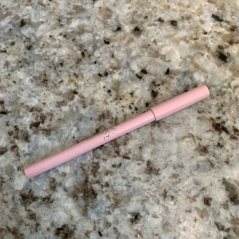 NWT KYLIE VALENTINES SOULMATE LIPLINER